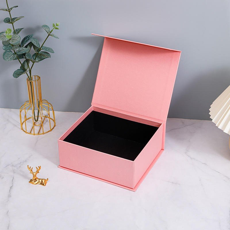 Box With Magnetic Lid